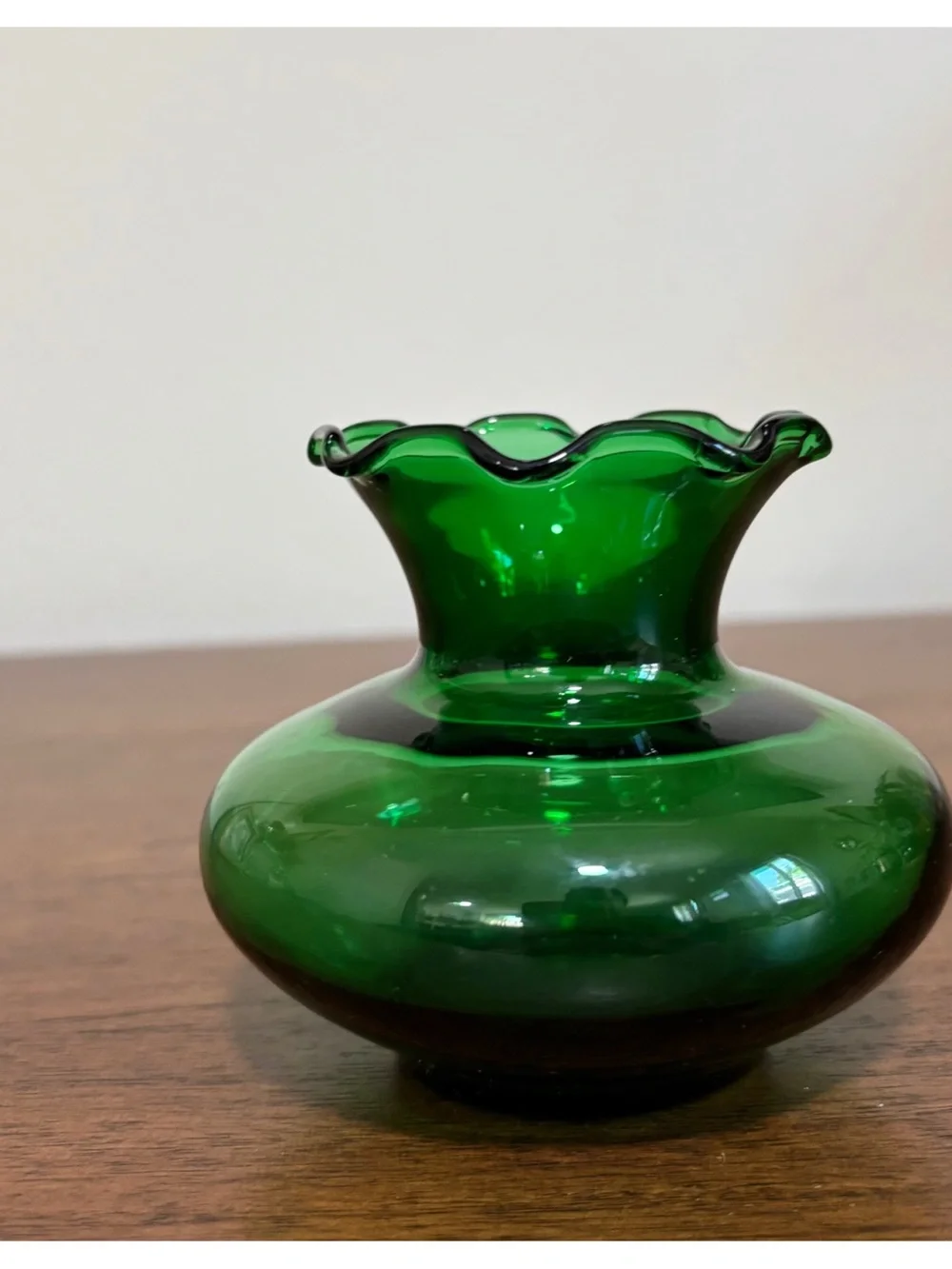 Vintage Anchor Hocking Green Glass Ruffle Flared Scalloped Top Small 3.5